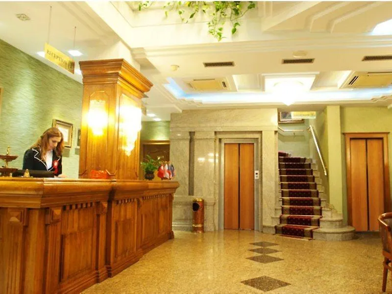 Grand Hotel & Spa Tirana 4*,